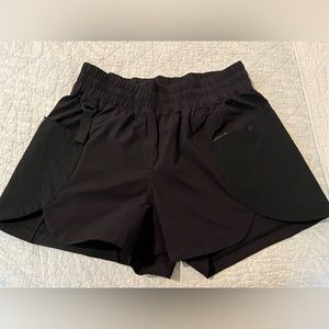 Lululemon drop in pocket high rise hiking shorts 4”